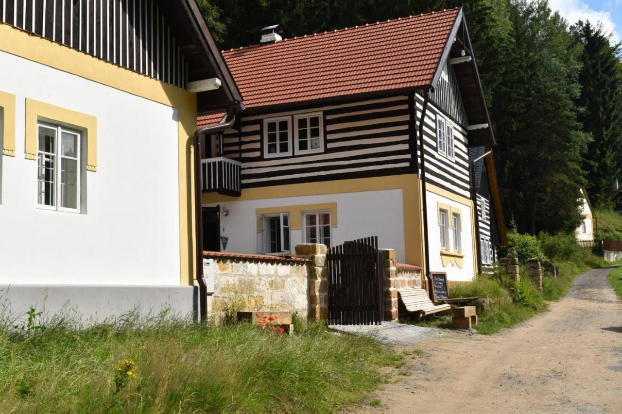 Hlucov Lesni Chalupa Kokorin Esterno foto