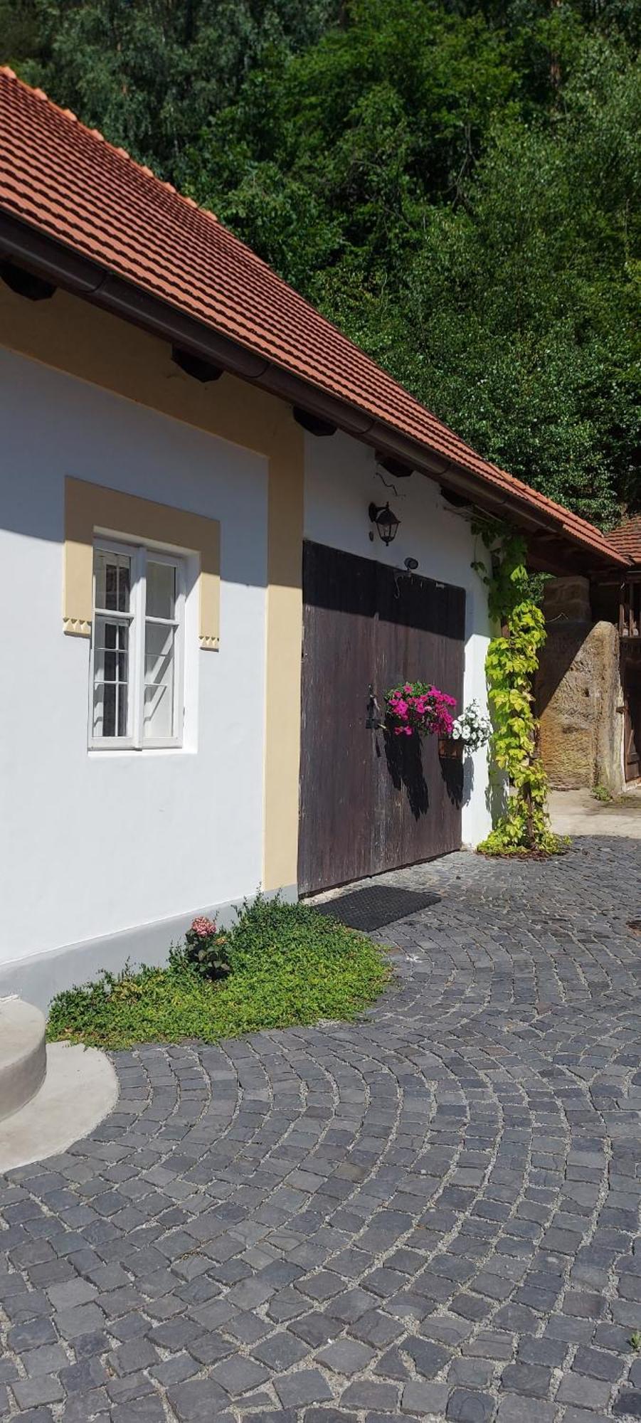 Hlucov Lesni Chalupa Kokorin Esterno foto